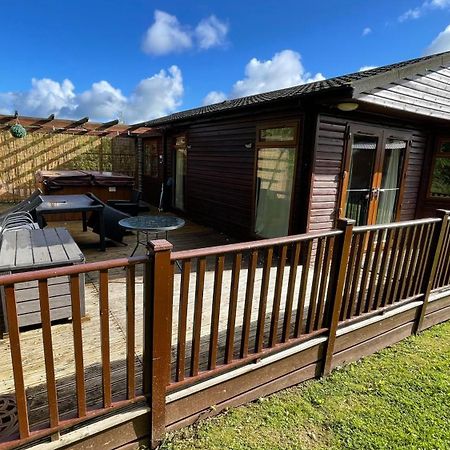 Conkers Lodge For 6 With Hot Tub & Secluded Decking - Spa Resort In Devon Chudleigh Dış mekan fotoğraf