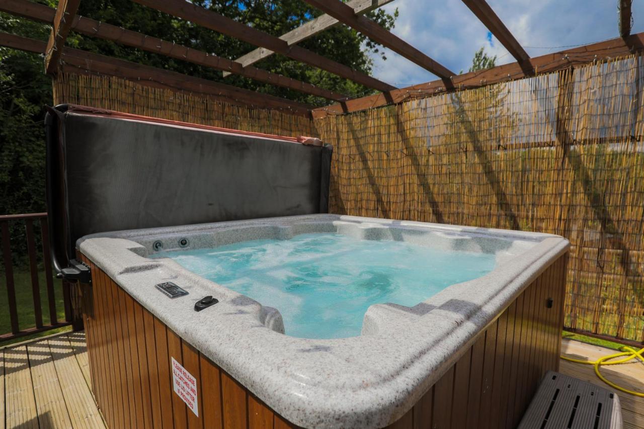 Conkers Lodge For 6 With Hot Tub & Secluded Decking - Spa Resort In Devon Chudleigh Dış mekan fotoğraf